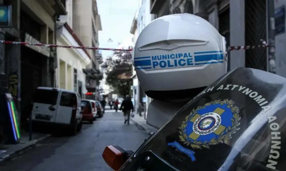 Αποκαλυπτικές οι συνομιλίες που έκαψαν τους εκβιαστές δημοτικούς υπαλλήλους - «Έδωσα €16.000 για το κόλπο. Δεν είναι προστασία αυτή»